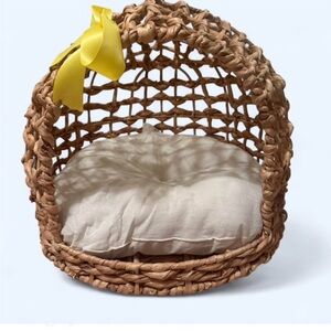Woven Pet Bed with Yellow Accent